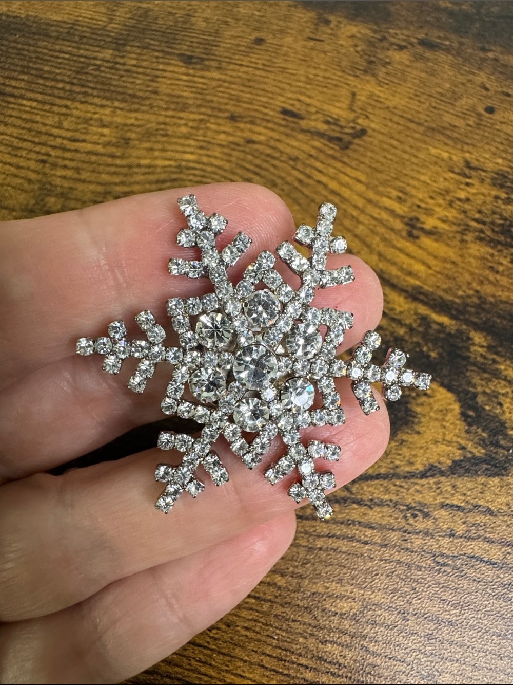 Sparkling Snowflake Crystal Shawl Brooch - Silver Magnetic